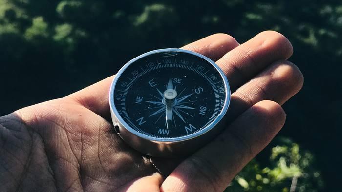Técnicas de orientación sin brújula para situaciones de extravío. - Rhino Global Store