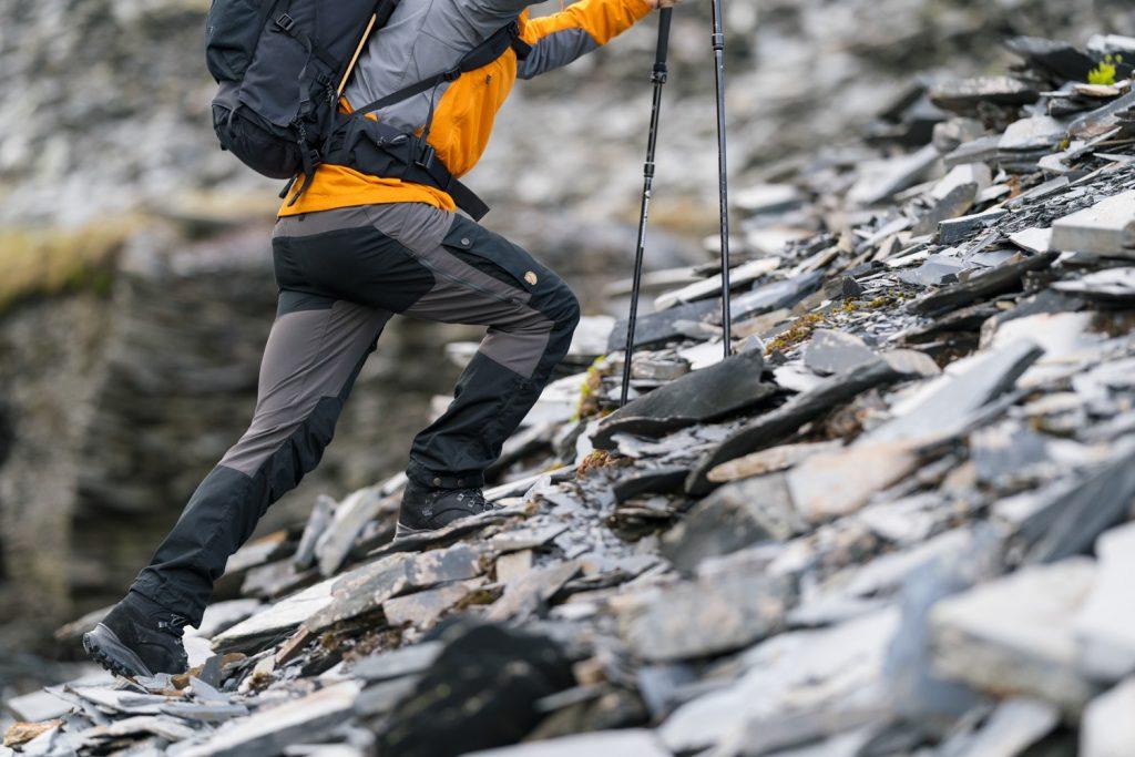 Cómo Elegir la Ropa Adecuada para Diferentes Condiciones de Clima en tus Aventuras al Aire Libre - RHINO